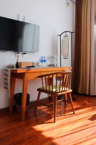 TV a/nebo společenská místnost v ubytování Dali Yunxi Boutique Inn