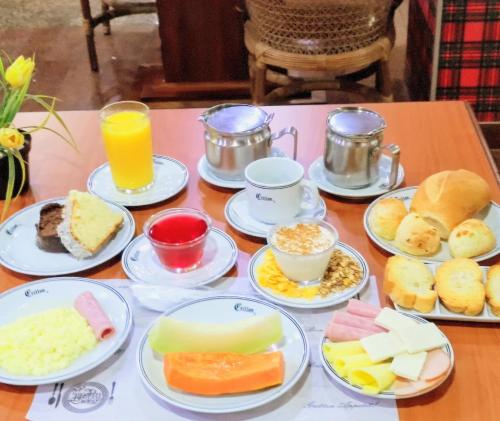 ホテルの敷地内または近くでの食事または食べ物