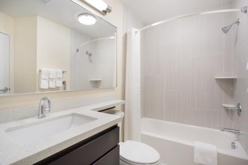 A bathroom at Candlewood Suites Longmont - Boulder Area, an IHG Hotel