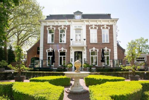 a house with a fountain in front of it at Villa Polder in Gemert