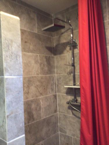 Ένα μπάνιο στο la Pepi house 2