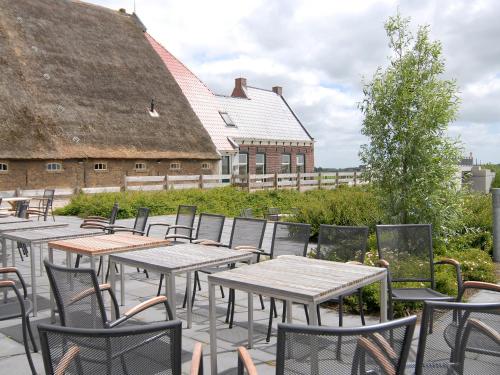 Lush Farmhouse in St Annaparochie with Infrared Sauna