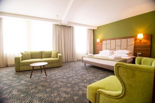 Ένα ή περισσότερα κρεβάτια σε δωμάτιο στο Kaiserhof Hotel
