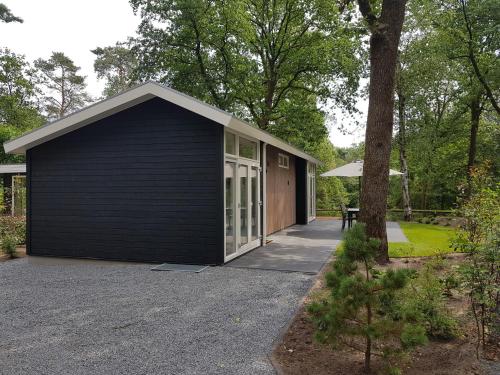Spacious Chalet in Hoenderloo with Swimming Pool – Photos 4