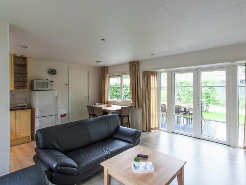 Tidy chalet with dishwasher, surrounded by forest – Photos 4