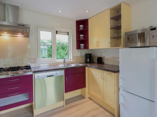 Tidy chalet with dishwasher, surrounded by forest – Photos 5