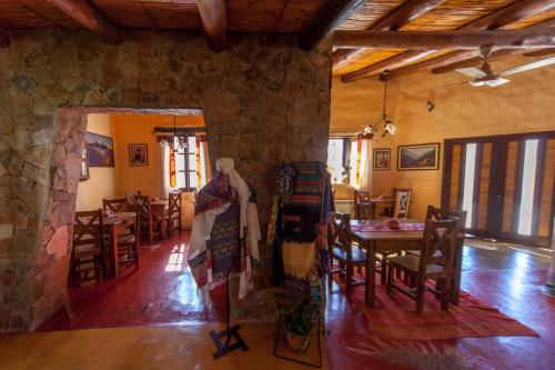 A restaurant or other place to eat at Hotel Norte Rupestre