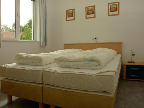 Rúm í herbergi á Spacious holiday home with a dishwasher, 20 km. from Assen