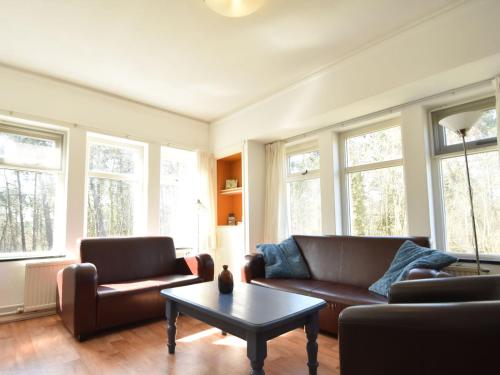 Posezení v ubytování Holiday Home Bergen near Beach & Dunes