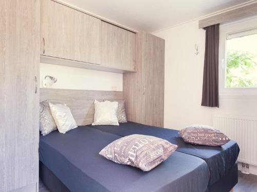 Säng eller sängar i ett rum på Chalet Buitenplaats Holten 1