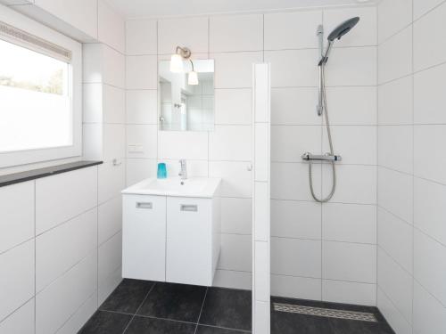 Apartment in Schoorl near Dunesにあるバスルーム