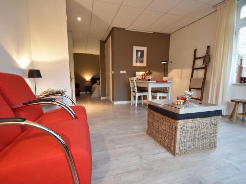 een woonkamer met een rode bank en een tafel bij Attractive apartments within walking distance of Bergen s town centre in Bergen