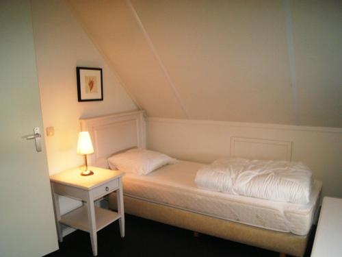 SuameerにあるSpacious villa with dishwasher, Leeuwarden at 21kmの表示料金はベッド1台分です。
