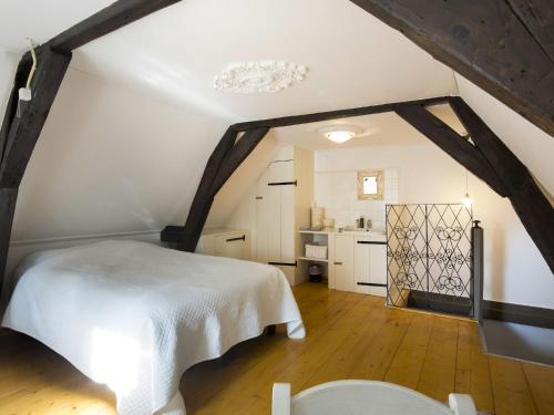 Uma cama ou camas num quarto em Boutique Holiday Home in Middelburg with Roof Terrace