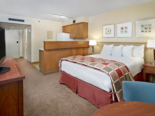 Katil atau katil-katil dalam bilik di Charlottetown Inn & Conference Centre