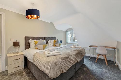 Postel nebo postele na pokoji v ubytování Deanway Serviced Apartments Chalfont St Giles By 360Stays