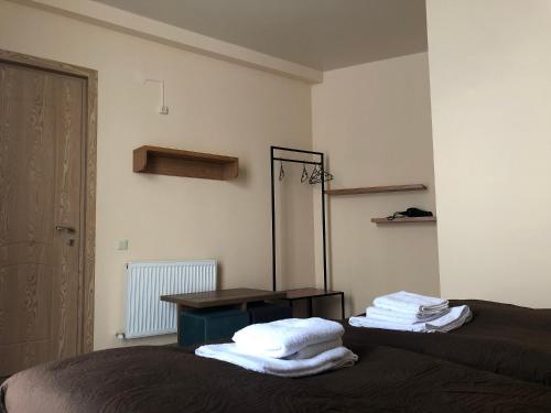 Säng eller sängar i ett rum på Hotel Horizon Kazbegi