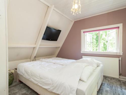Een bed of bedden in een kamer bij Tasteful Holiday Home in Vendrell with Private Pool