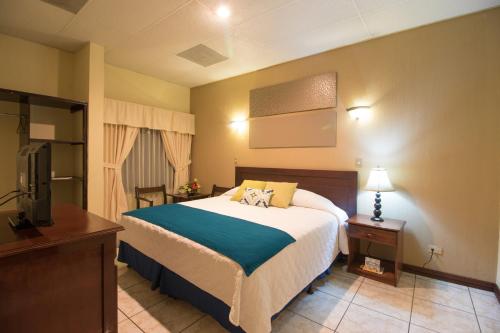 En eller flere senger på et rom på Resort y Parque Acuatico Valle Dorado