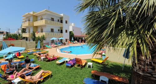 Bazén v ubytování Stelios Residence Apartments nebo v jeho okolí