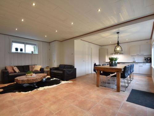 Posezení v ubytování Holiday Home in Callantsoog near Beach