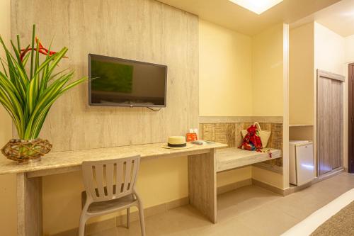 Ocaporã Hotel All Inclusiveにあるテレビまたはエンターテインメントセンター