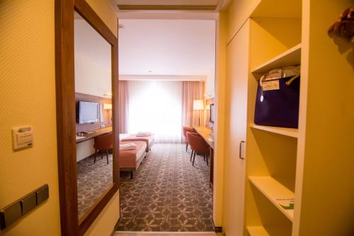 Μια τηλεόραση ή/και κέντρο ψυχαγωγίας στο Kaiserhof Hotel