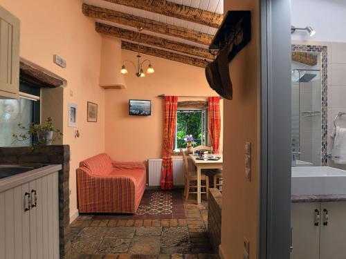 Televisyen dan/atau pusat hiburan di Apartment in Corfu near the Sea