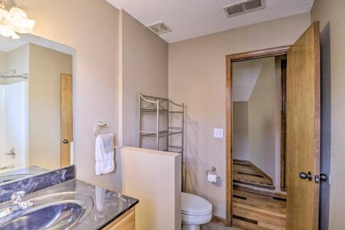 Gallery image of Little Red River Cabin 1 Mi to Sugarloaf Mtn! in Heber Springs