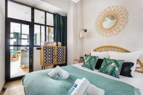 Voodi või voodid majutusasutuse HSH Alexandre Dumas Lovely Apartment 2BR-6P toas