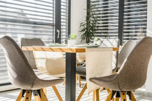 a dining room with a table and chairs at Apartments Sunrise Banovci in Banovci