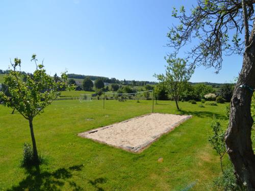 Fotografie z fotogalerie ubytování Nice Holiday Home in Tillet with Private Terrace v destinaci Gérimont