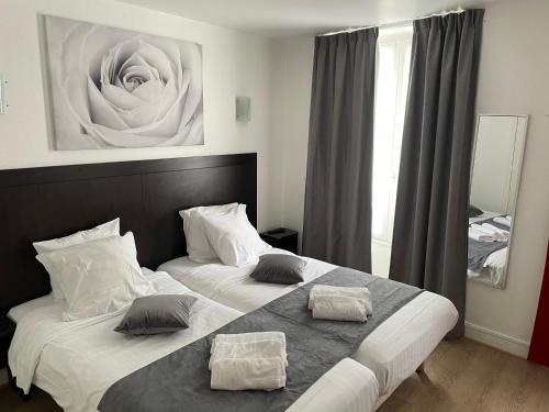 Gallery image of Hôtel de Bordeaux in Paris