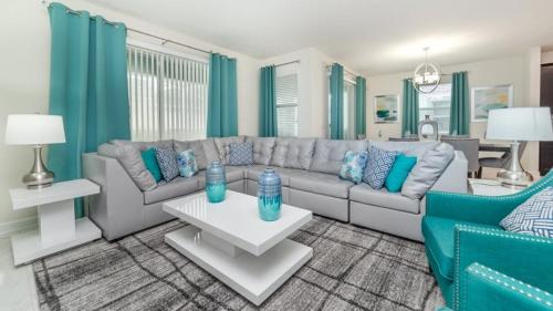 Gorgeous 6 Bedroom Pool Home in ChampionsGate Golf Resort, Davenport, United States