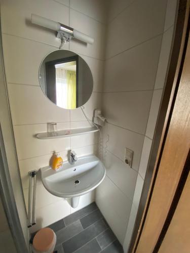 Ванная комната в Hotel M&S garni