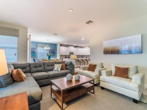 Magnificent 6 Bedroom 5 Bath Pool Home in Storey Lake Resort, Kissimmee, Statele Unite ale Americii