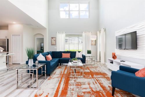 Gorgeous 5 Bedroom 5 Bath ChampionsGate Pool Home, Davenport, United States