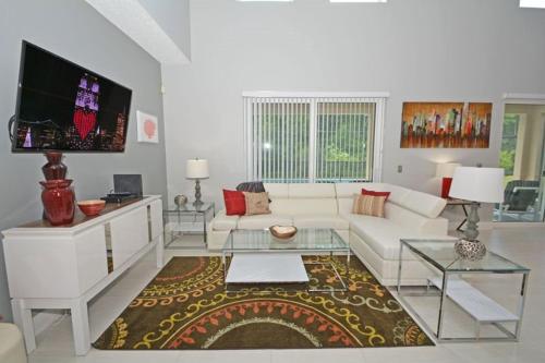 6 Bedroom 3 Bath Relaxing Retreat with South Facing Pool, Kissimmee, Statele Unite ale Americii