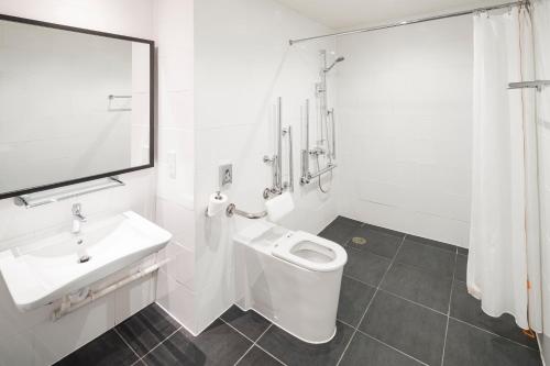 Ένα μπάνιο στο Crowne Plaza Solihull by IHG