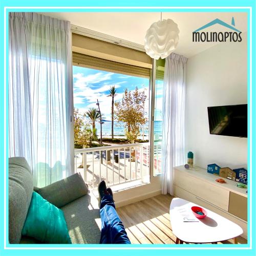 Televízia a/alebo spoločenská miestnosť v ubytovaní Estudio 32 Frente al Mar by Molinaptos