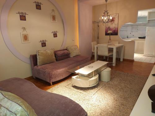 A seating area at Hotel Crystal - Depandans