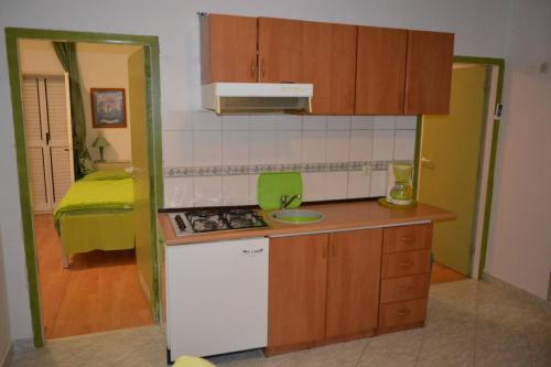 Imagen de la galería de Apartment in Vrsi with Balcony, Air conditioning, Wi-Fi (4824-5), en Vrsi
