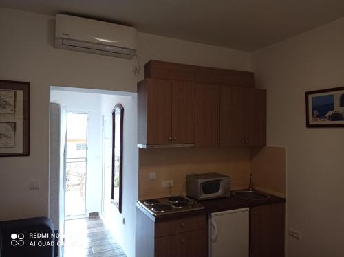 Kuchyň nebo kuchyňský kout v ubytování Apartmani BOBO