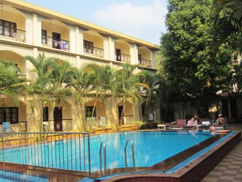 สระว่ายน้ำที่อยู่ใกล้ ๆ หรือใน Riverside Regency Resort