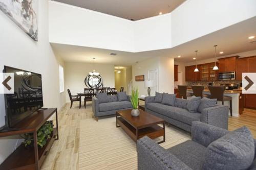 Fabulous Solterra Resort 5 Bedroom 5 Bath Pool Home, Davenport, United States