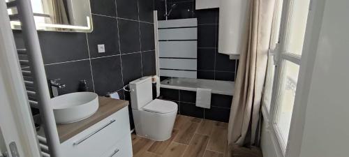 Ванная комната в POISSY Appartements COSY