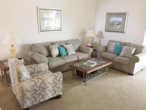 Disney Area 4 Bedroom Home with South Facing Pool, Davenport, United States