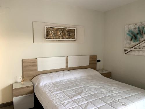 Apartamento con jardín en primera linea de playa con parking y piscina