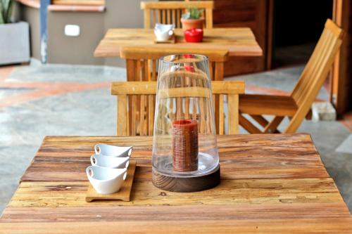 a glass jar on a wooden table with a candle at Fleur Lodge in Carhuaz