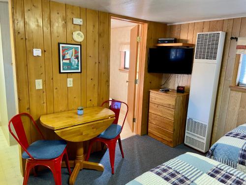 TV a/nebo společenská místnost v ubytování Betsie Riverside Resort